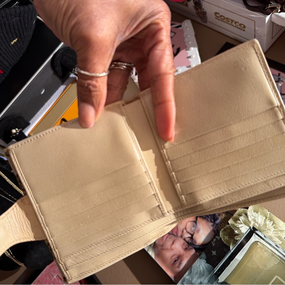 ⭐️⭐️vintage Gucci GG Canvas Compact Wallet - Picture 9 of 15